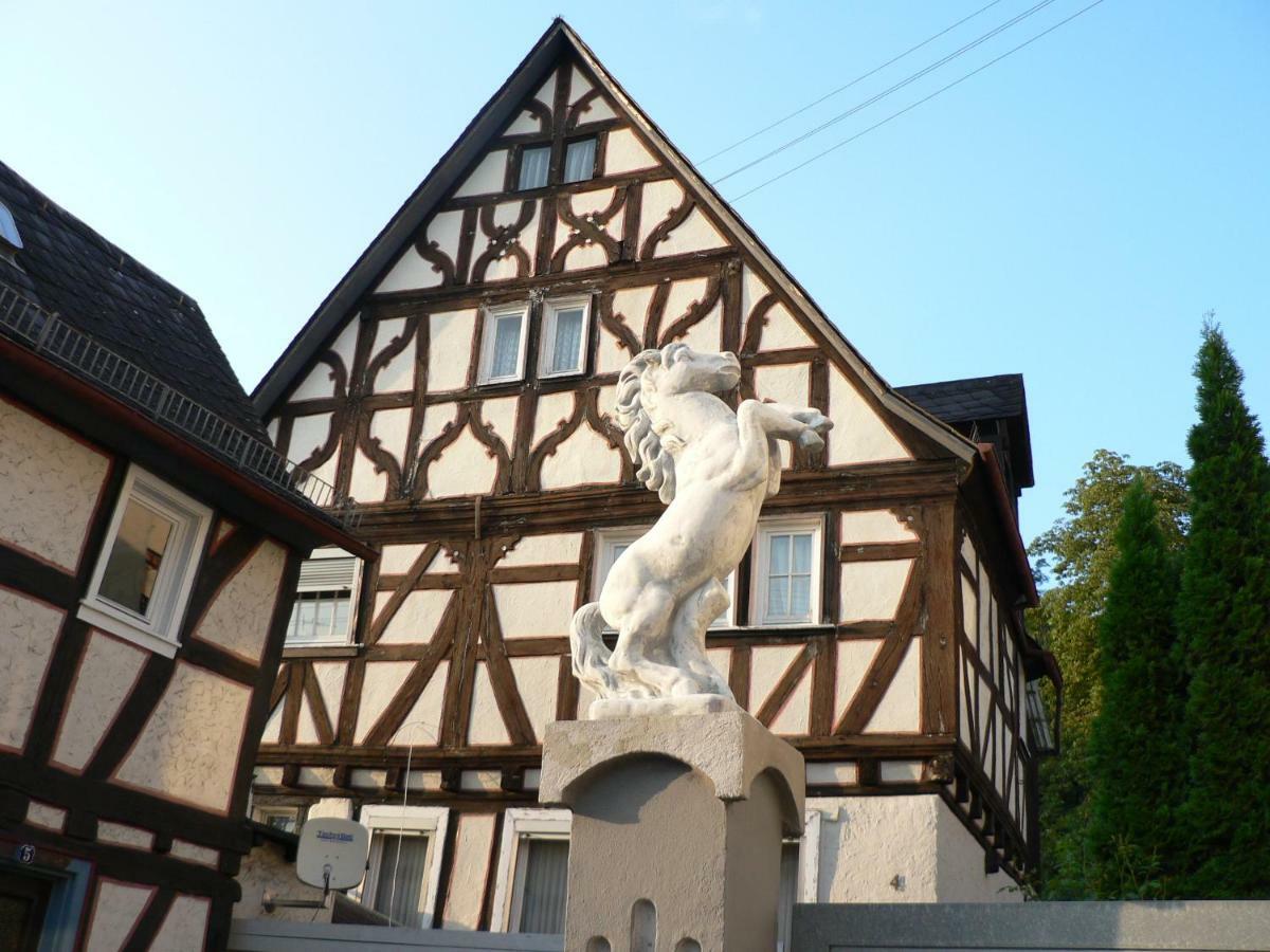 Gaestehaus Cheval Blanc 로르히 암 르하인 외부 사진